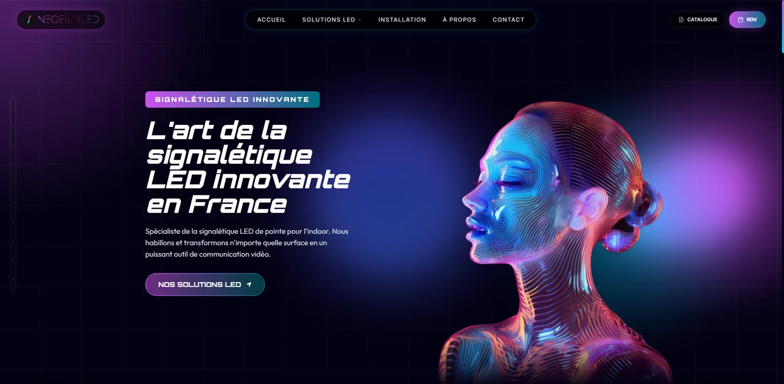 Site Neofilmled realise par OTIKA : hero neon avec visage 3D holographique, signaletique LED innovante en France